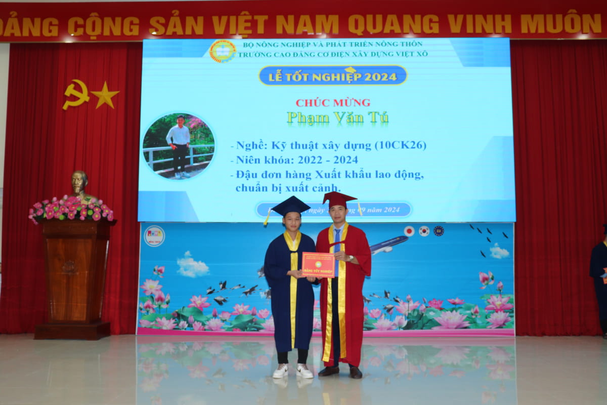 Nhiều học sinh, sinh viên nhận bằng tốt nghiệp Trung cấp, Cao đẳng   chính quy đã có việc làm