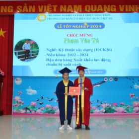 Nhiều học sinh, sinh viên nhận bằng tốt nghiệp Trung cấp, Cao đẳng   chính quy đã có việc làm