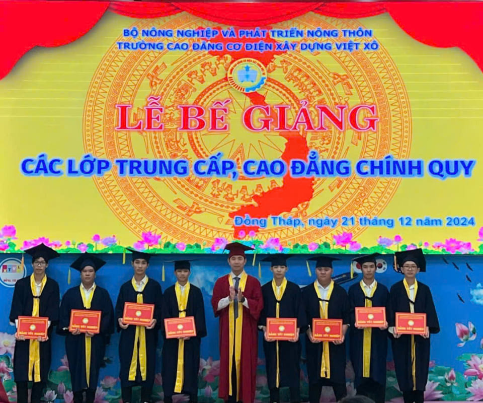 Lễ bế giảng và trao bằng tốt nghiệp cho 314 học sinh, sinh viên các lớp Trung cấp, Cao đẳng