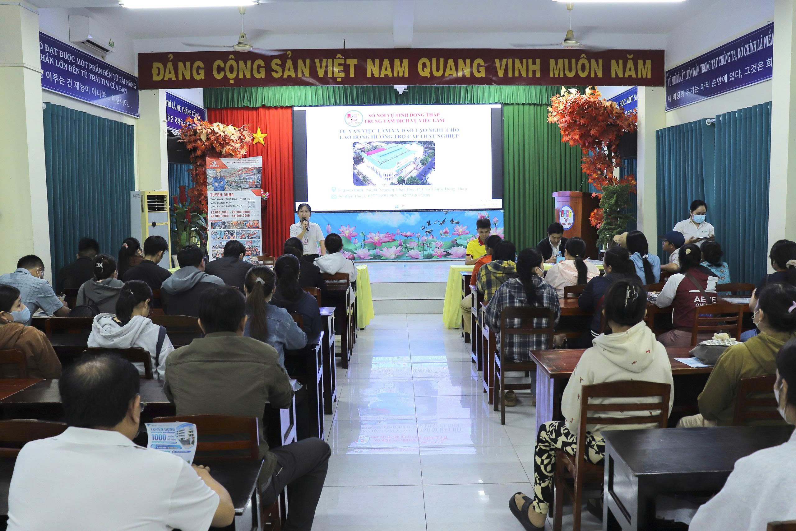 Từ “cần việc” đến “có việc” – Người lao động có thể bắt đầu từ một phiên giao dịch