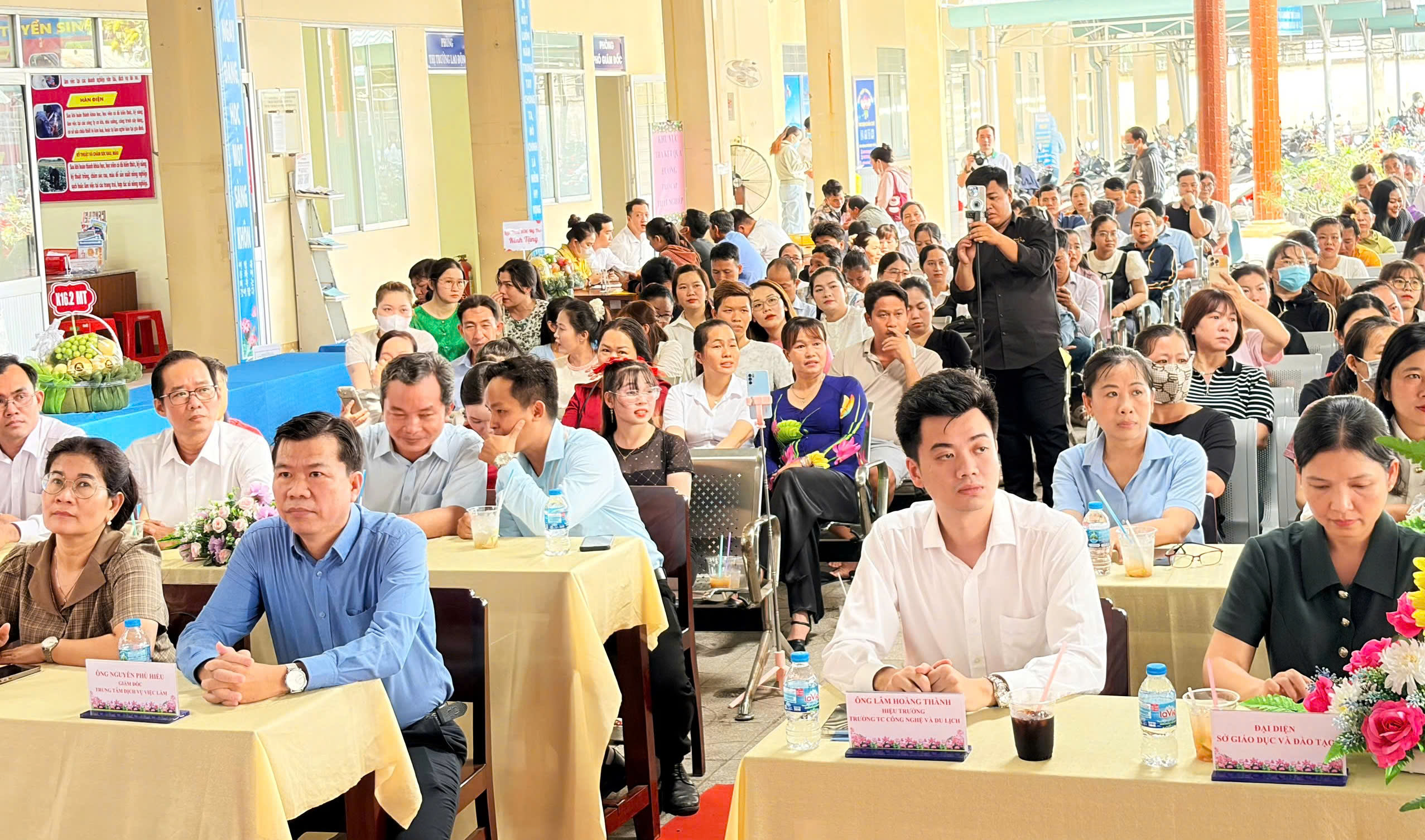 Rộn ràng ngày khai giảng, bế giảng các lớp nghề tại Trung tâm Dịch vụ việc làm Đồng Tháp